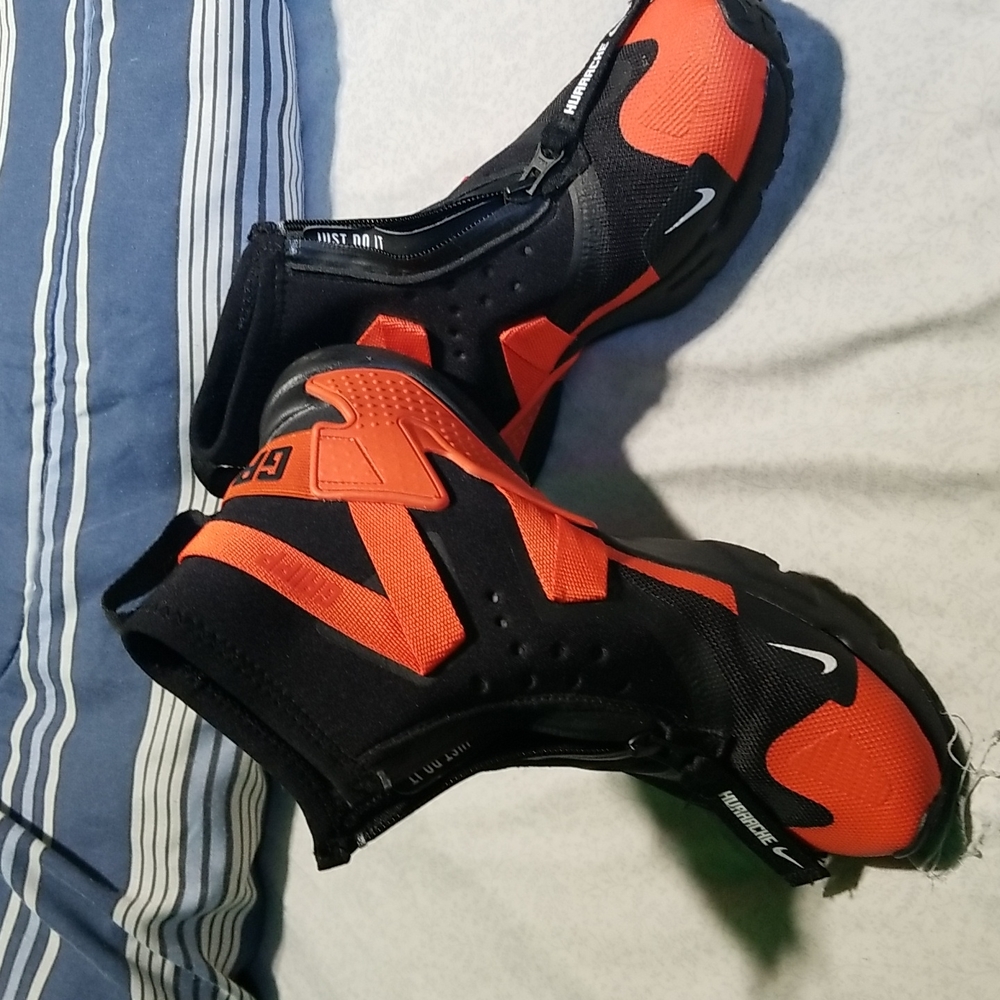 Boy nike Sneaker with  Zipper in the front